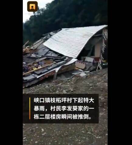 湖北村民50萬建的新房被洪水沖倒，一家人居無定所(圖2)