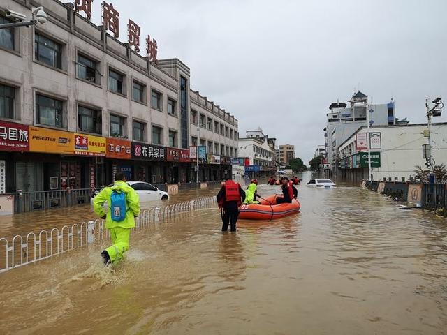 警惕！中國(guó)氣象局連發(fā)三個(gè)預(yù)警，多地有大暴雨(圖1)