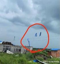 綏化突遭龍卷風(fēng)襲擊，房蓋在天上飛！村民：我70歲沒(méi)見(jiàn)過(guò)這事(圖7)
