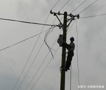 綏化突遭龍卷風(fēng)襲擊，房蓋在天上飛！村民：我70歲沒(méi)見(jiàn)過(guò)這事(圖8)