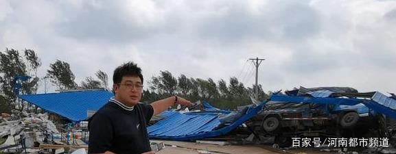 綏化突遭龍卷風(fēng)襲擊，房蓋在天上飛！村民：我70歲沒(méi)見(jiàn)過(guò)這事(圖3)