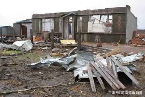 綏化突遭龍卷風(fēng)襲擊，房蓋在天上飛！村民：我70歲沒(méi)見(jiàn)過(guò)這事(圖5)
