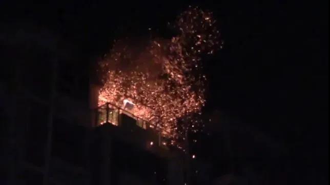 驚險，上海這起居民火災(zāi)炸好幾次(圖1)